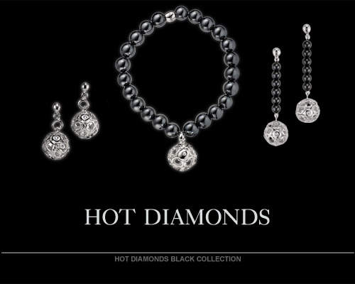 Hot Diamonds designs with four reference points in mind: love stories, symbols, statements and soul. The contemporary collections created to complete the portfolio, boast free-flowing organic shapes and colour, with real attention to detail.