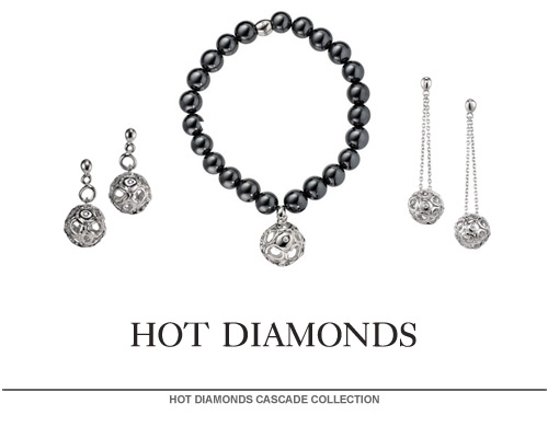 Hot Diamonds designs with four reference points in mind: love stories, symbols, statements and soul. The contemporary collections created to complete the portfolio, boast free-flowing organic shapes and colour, with real attention to detail.